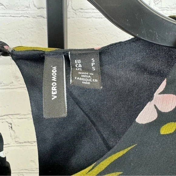 Vero Moda Floral Blouse Size Small - Picture 7 of 8
